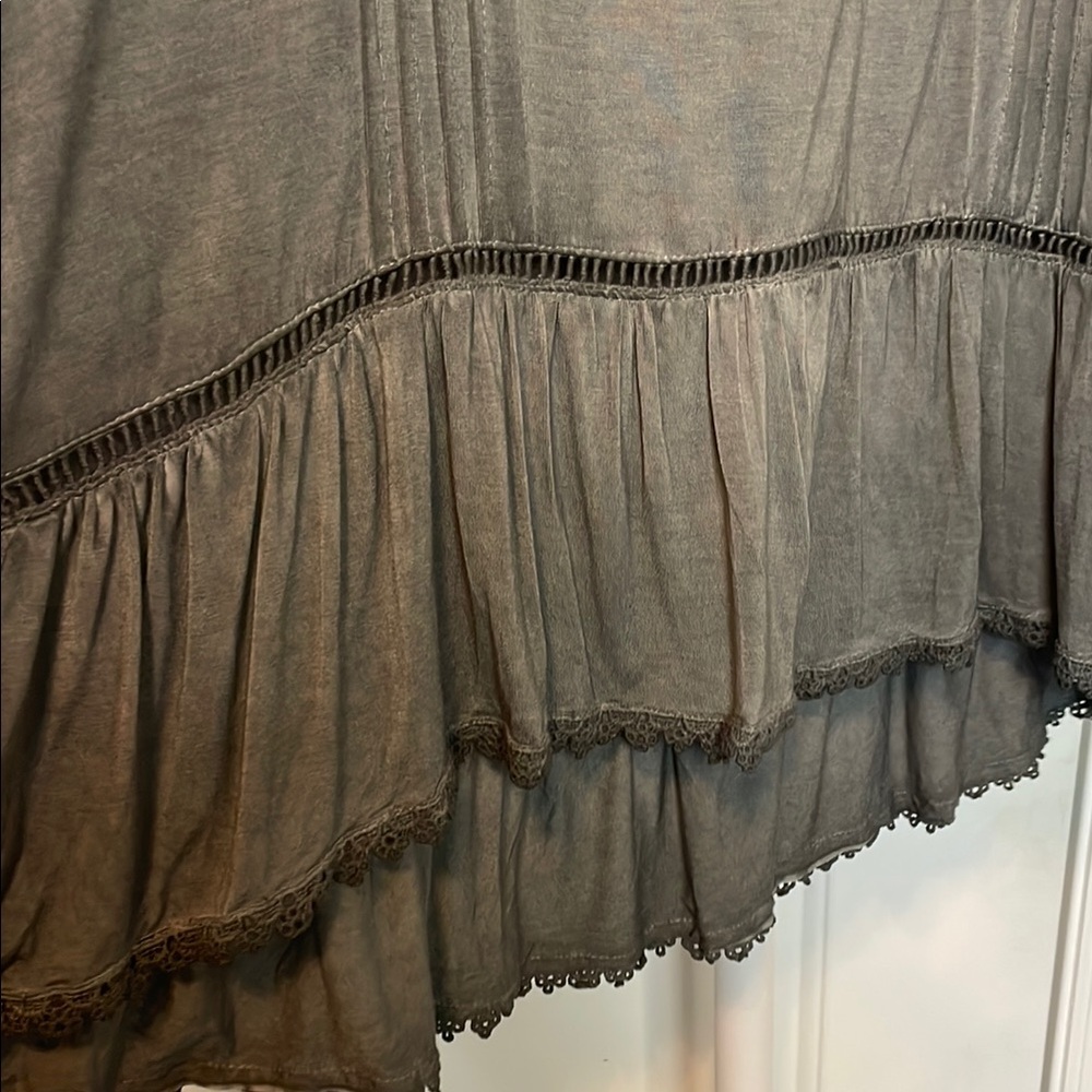 POL Gray Ruffled Short Sleeve Blouse - Picture 5 of 6